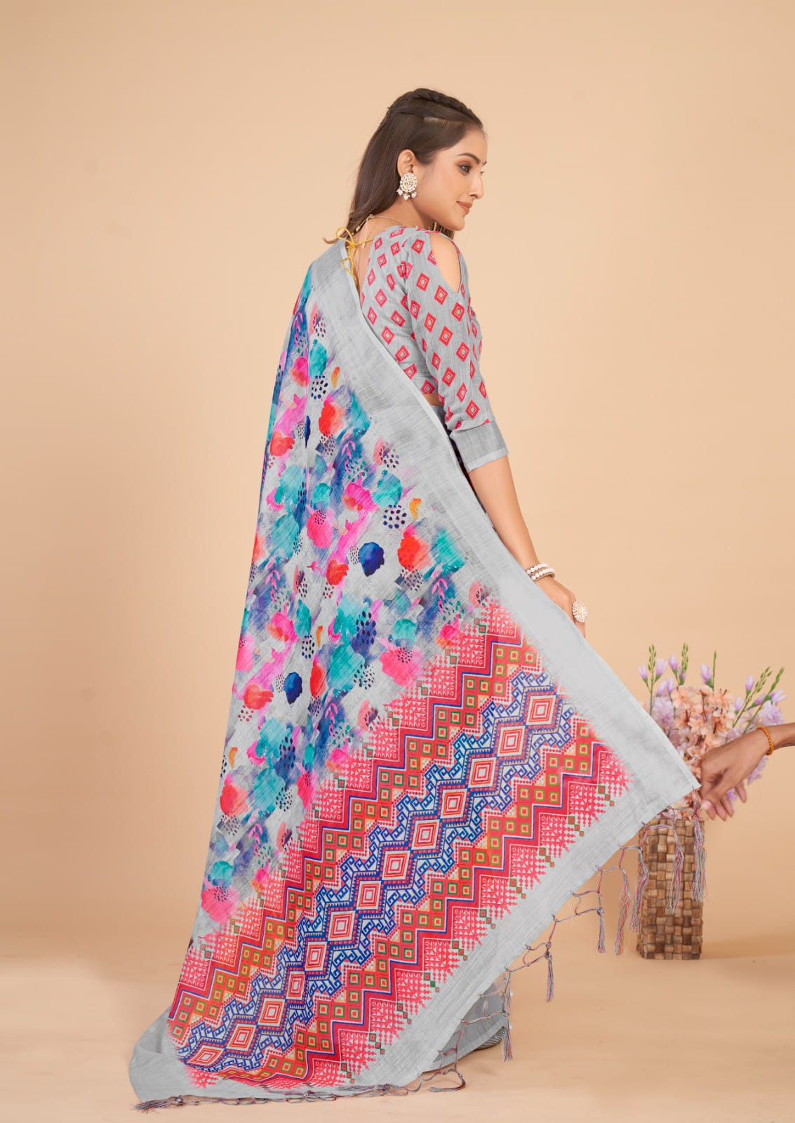 Women's Linen Blend Grey Printed Designer Saree With Tussels