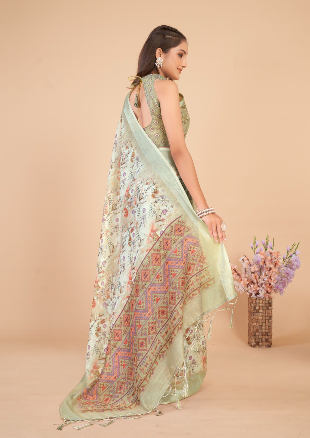 Women's Geometric pattern Multi color printed Linen Cotton Saree with Tassels